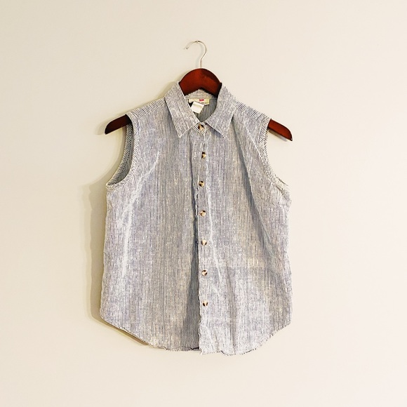 Vintage Tops - Vintage button down sleeveless top